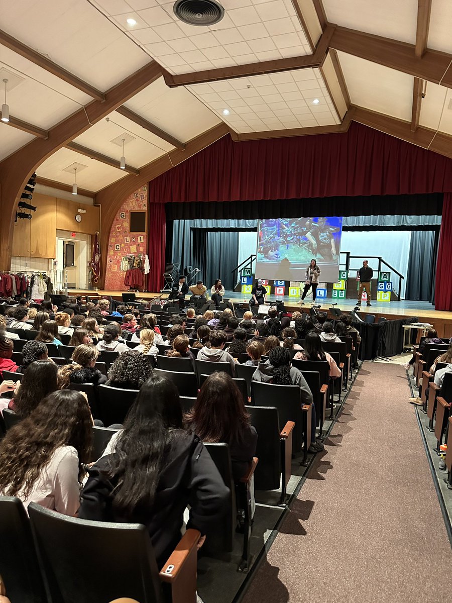 Students studying IB music, visited the middle school to discuss their musical experiences and the benefits of pursuing advanced music education. The occasion offered prospective middle school students a glimpse into the future of their musical journeys. #ItsAShoreThing