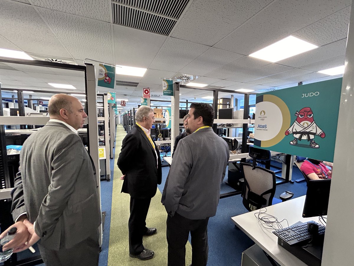AtosES's tweet photo. ¡Es un placer abrir las puertas de nuestro Integration Testing Lab! 
Gracias Antonio Carzorla, Chief Information Officer, y Javier Sánchez Salas, Chief Information Security Officer en ENGIE España, por acompañarnos hoy! 👏 
#AdvancingWhatMatters #PowerOfWe #Olympics https://t.co/9yDfwwNrA3
