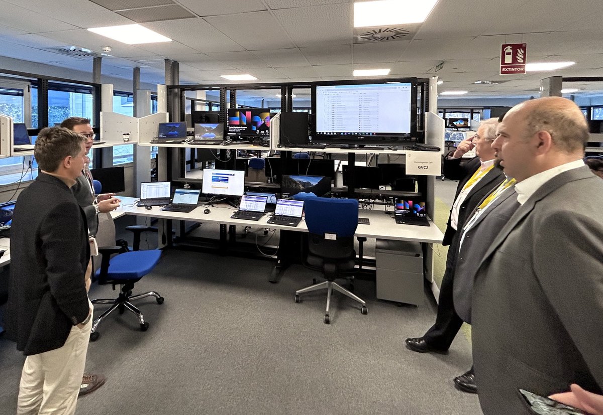 ¡Es un placer abrir las puertas de nuestro Integration Testing Lab! 
Gracias Antonio Carzorla, Chief Information Officer, y Javier Sánchez Salas, Chief Information Security Officer en ENGIE España, por acompañarnos hoy! 👏 
#AdvancingWhatMatters #PowerOfWe #Olympics