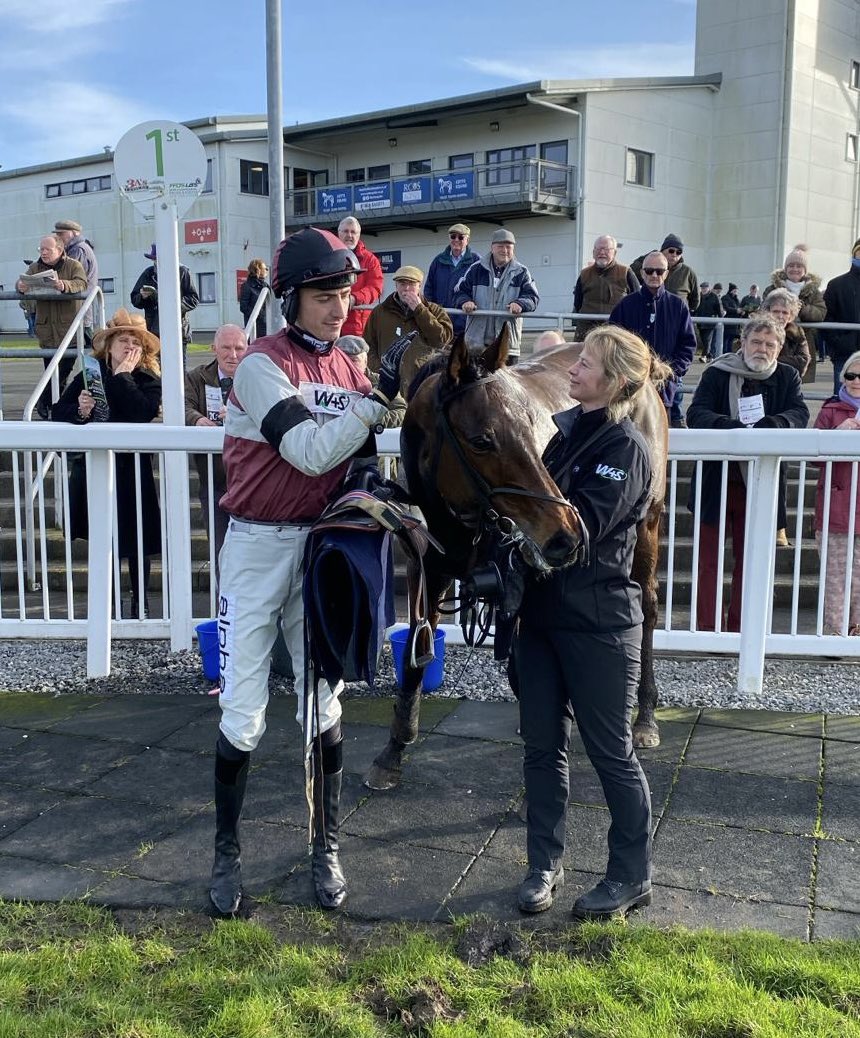 Heure De Gloire wins in style <a href="/FfosLasRC/">Ffos Las Racecourse</a> under lovely front running running ride from <a href="/elliscollier8/">Ellis Collier</a> for the Hour of Glory Syndicate.  Shares still available  which includes PARICOLOR in the partnership as well. Get in touch for more details 🥇#28