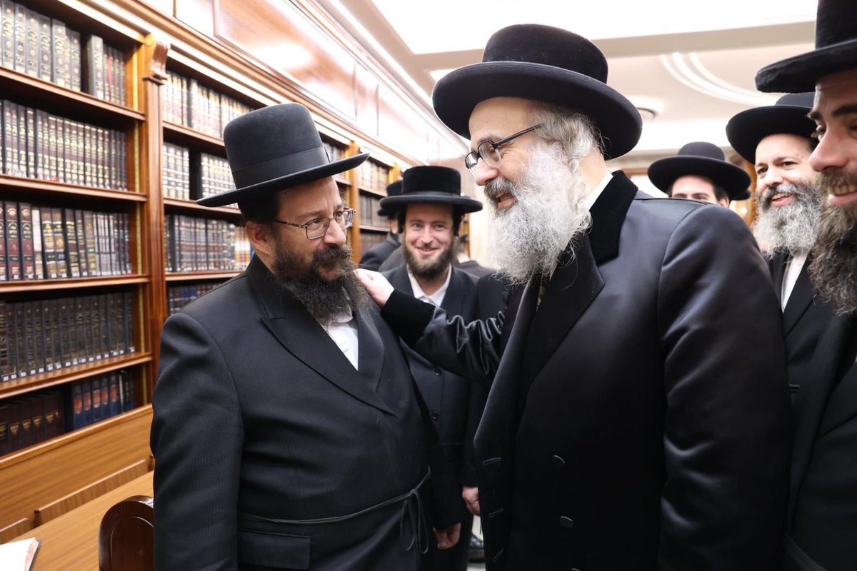 יו"ר אגודת ישראל בבית שמש הרב חנוך דרנגר מתברך בחביבות מכ"ק מרן אדמו"ר שליט"א, שבירכו שיצליח בכל דרכיו לתועלת היידישקייט בעיר.