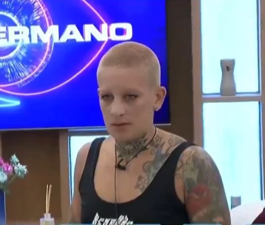 margh___'s tweet photo. La cara de Furia cuando en la mañana se encontró a Manzana JFJAJAJAJAJAJAJAJJA

#GranHermano https://t.co/ac1YhkqgPs