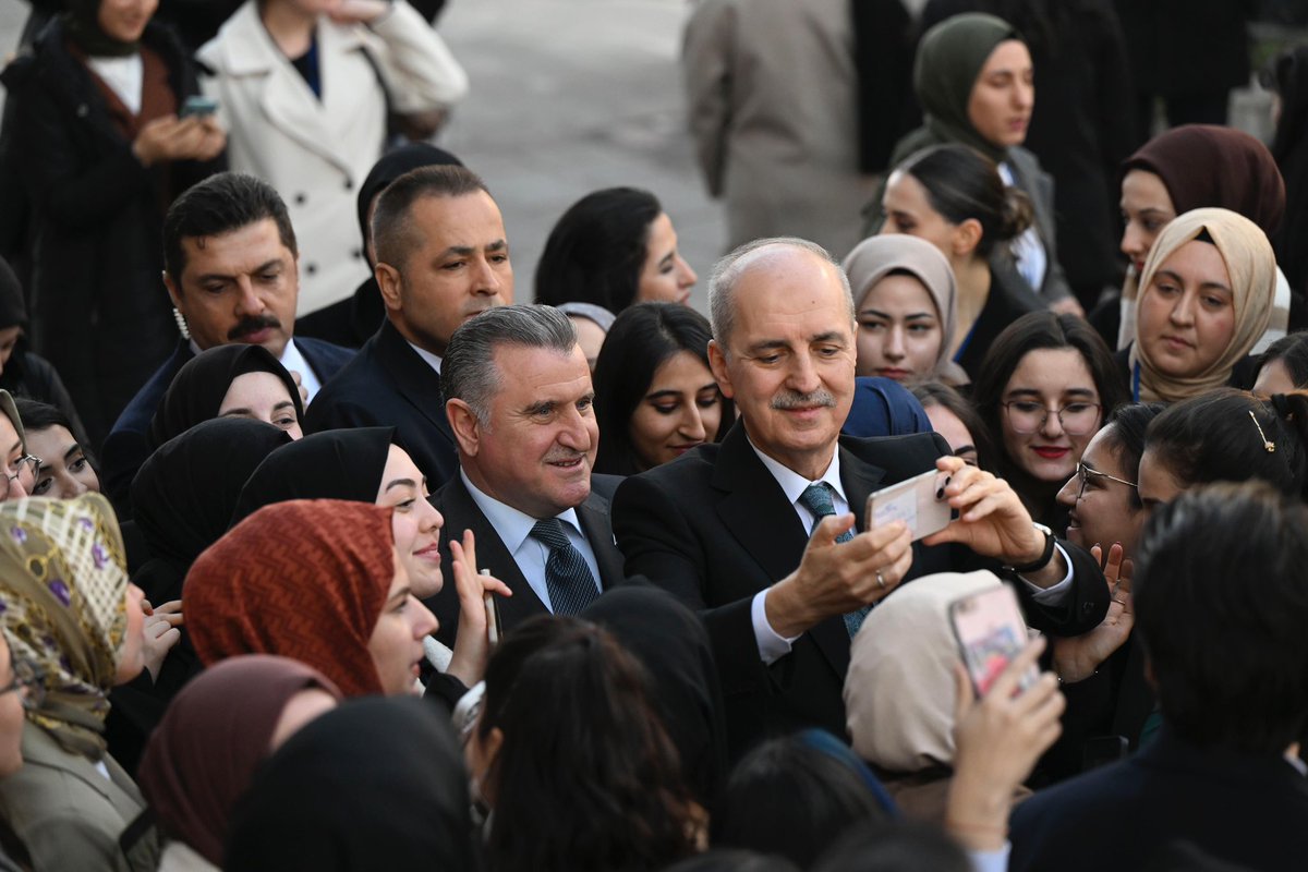 OA_BAK's tweet photo. Diplomat Akademi Kampı'mızın kapanış dersini Birinci Meclis’te gerçekleştirdik.

Türkiye’nın dört bir yanından kampımıza katılan öğrenci kardeşlerimize ve onlara değerli bilgilerini aktaran TBMM Başkanımız Sayın @NumanKurtulmus'a teşekkür ediyorum. #GSBYurtlarıKampta https://t.co/IUwNj2usoZ