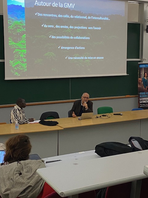 ISAE_ENSMA (@isae_ensma) on Twitter photo ✈️Grande Muraille verte : les ateliers en région🚀
Aujourd'hui <a href="/KhoudeirMajdi/">Khoudeir Majdi</a>, directeur <a href="/ISAE_ensma/">ISAE_ENSMA</a> accueille <a href="/AssoBalanites/">Institut Balanitès</a> et des spécialistes de la Grande Muraille Verte pour échanger sur les enjeux du #numérique, sur les #technologies et dialoguer autour des #sciences ...👋 ✈️Grande Muraille verte : les ateliers en région🚀
Aujourd'hui <a href="/KhoudeirMajdi/">Khoudeir Majdi</a>, directeur <a href="/ISAE_ensma/">ISAE_ENSMA</a> accueille <a href="/AssoBalanites/">Institut Balanitès</a> et des spécialistes de la Grande Muraille Verte pour échanger sur les enjeux du #numérique, sur les #technologies et dialoguer autour des #sciences ...👋