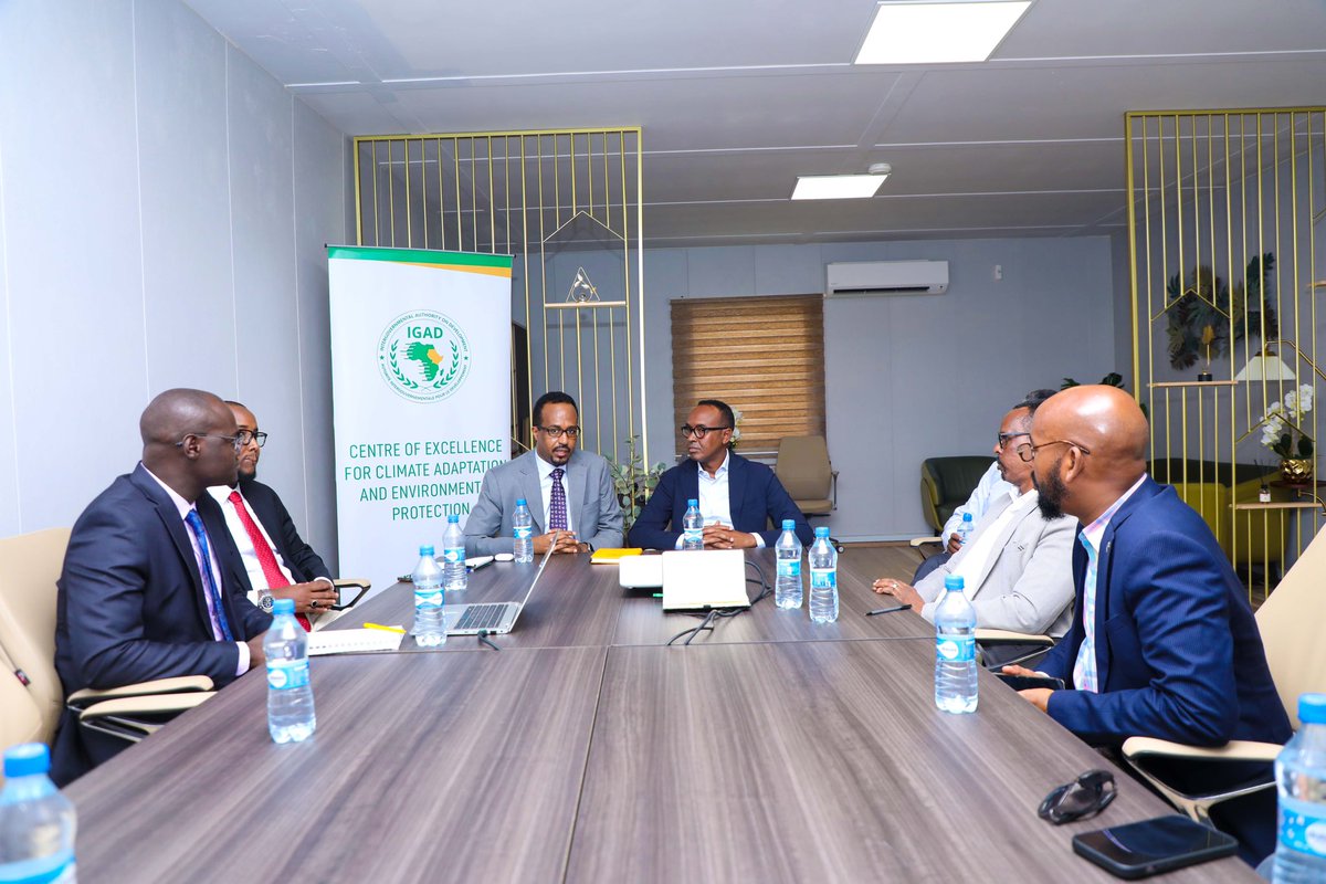 I had a productive meeting with officials from @IGADsecretariat, headed by Ambassador Jamal Hassan, to Evaluate lost and damaged data in #Somalia. #SoDMA will play a crucial role in finalizing the draft policy review developed by #IGAD. Experts under my leadership also attended.