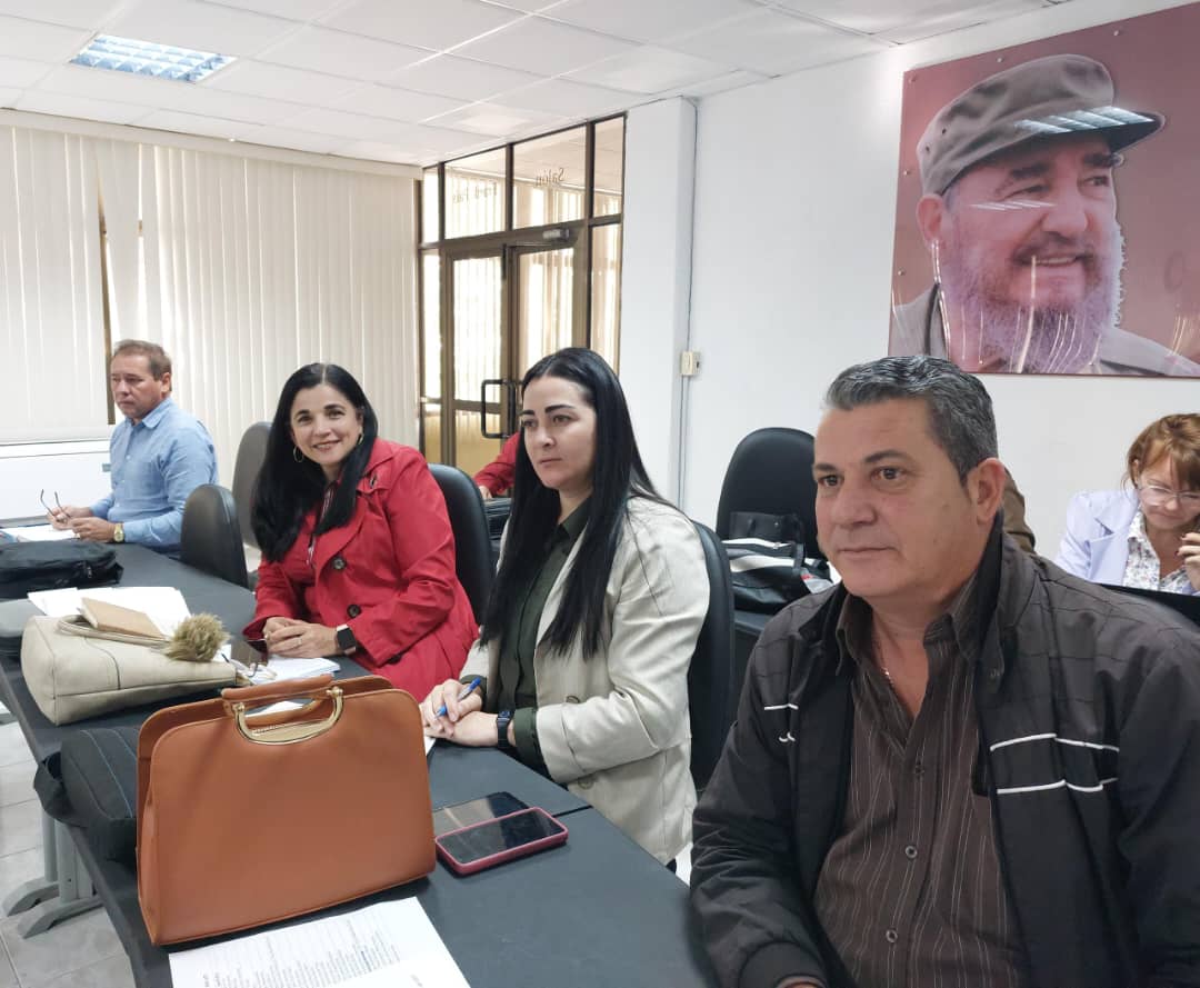 MINSAPCuba's tweet photo. ⚕️ Para la Dra. @CasanovaAiluj Directora de @ApsMinsap la calidad que aportemos al Programa de Medicina Familiar es clave en el 2024 en pos de impactar con más fuerza en el cuadro de salud ⚕️de la población #cubana🇨🇺
🩺Avanzamos con #GenteQueSuma
#CubaPorLaVida https://t.co/10tmAUUTlK