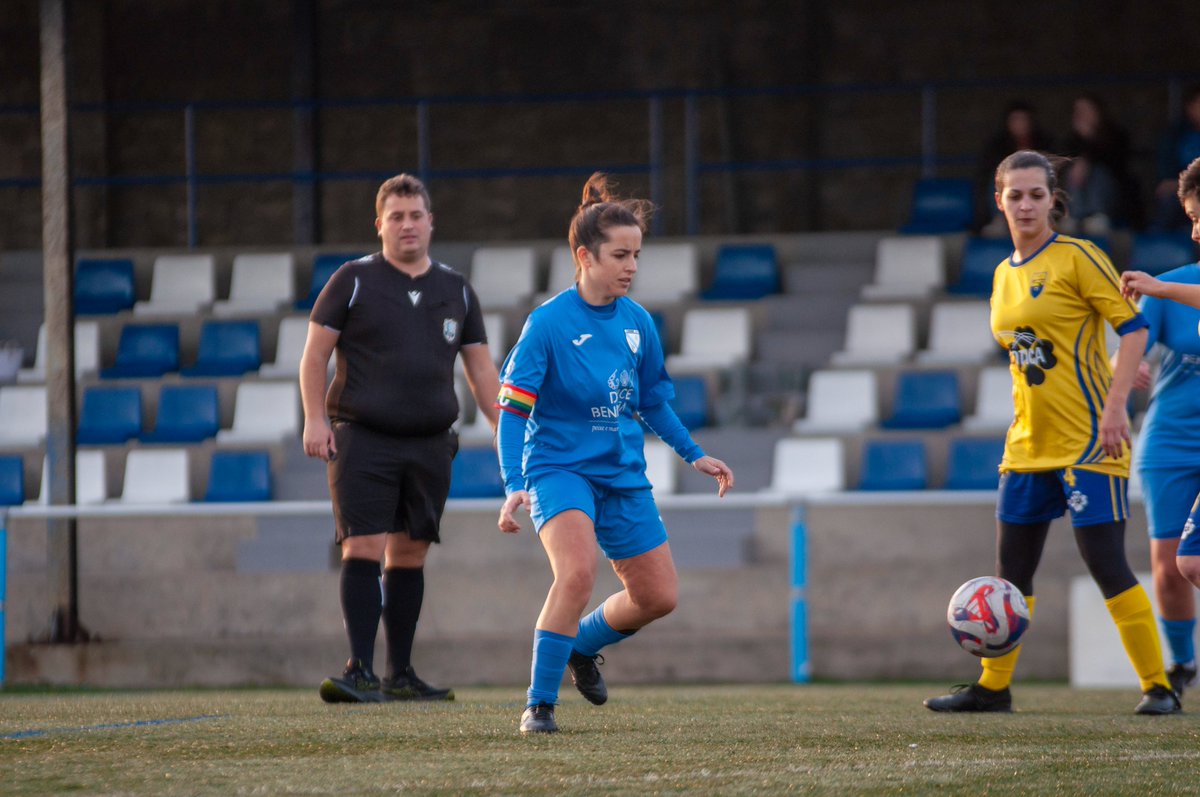 Bisbarraenxogo's tweet photo. O #CormeCF mantén o invicto e o liderado do grupo 2 de 𝗧𝗲𝗿𝗰𝗲𝗶𝗿𝗮 𝗗𝗶𝘃𝗶𝘀𝗶𝗼́𝗻 𝗚𝗮𝗹𝗲𝗴𝗮 𝗙𝗲𝗺𝗶𝗻𝗶𝗻𝗮 tras vencer en O Cairo ao @SDDubra por 2-0 con dobrete de Carla Pose no primeiro tempo.
⚽️ 1-0 Carla Pose (8') e 2-0 Carla Pose (37'). https://t.co/yIumD7JpY5