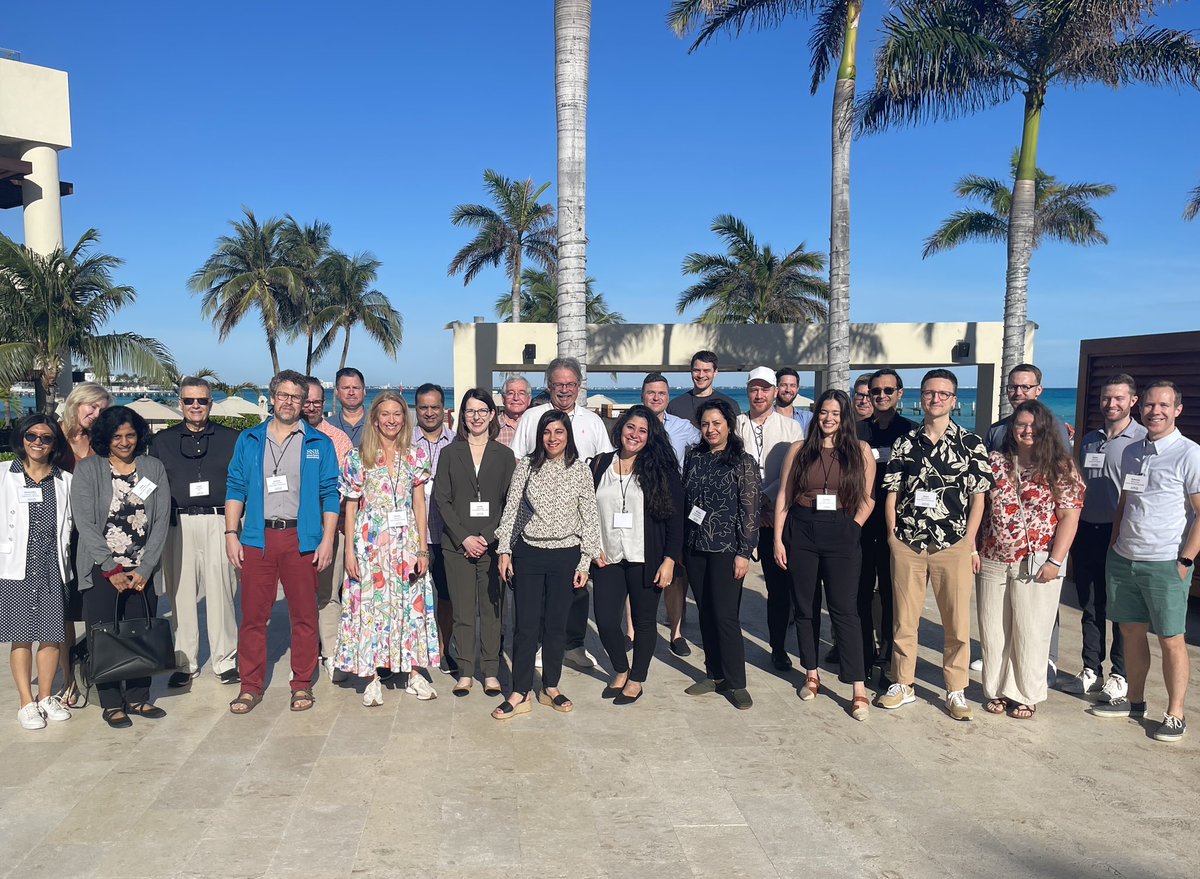 Now THIS is what a coffee break should looks like! Some of the #CNC faculty and attendees grabbing some vitamin D. @TheASNR