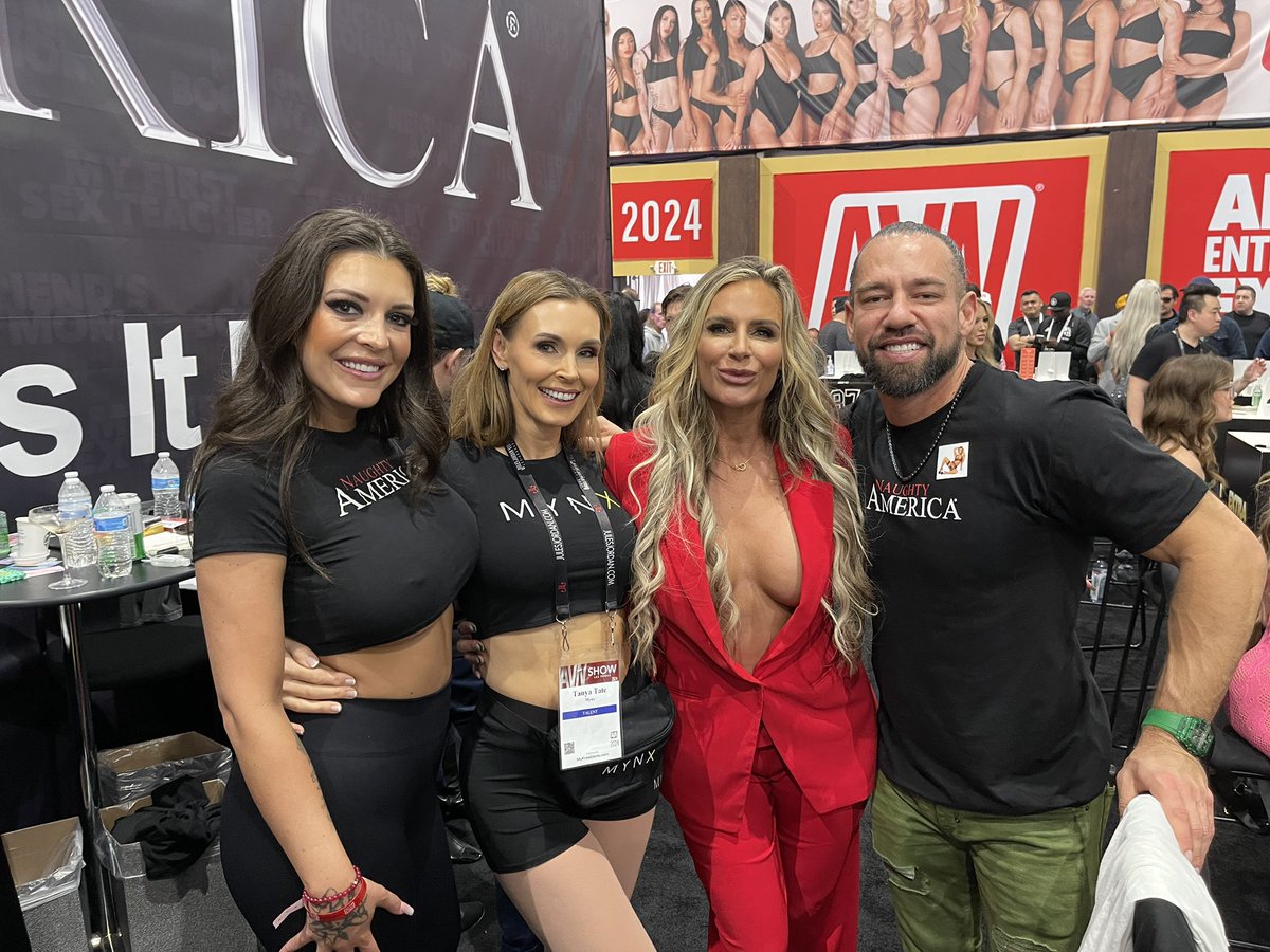 ❤️ I love how AVN brings people together ❤️ @TanyaTate ⭐️✨ @PMarizzle ⭐️✨ @liz_skylar ⭐️✨ @thejohnnycastle ⭐️✨ @naughtyamerica 🇺🇸