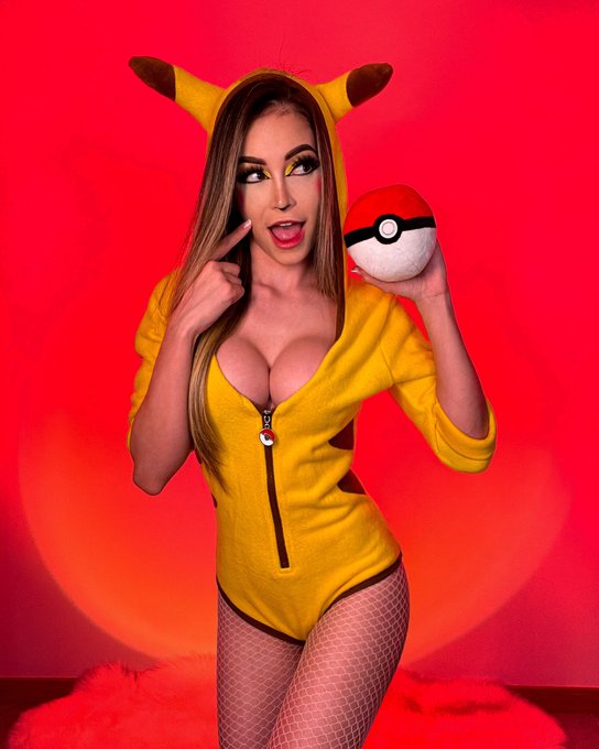 Fortnite and play with me? Type your user&hellip; ⚡️🔫 https://t.co/EJR1RwGOIg