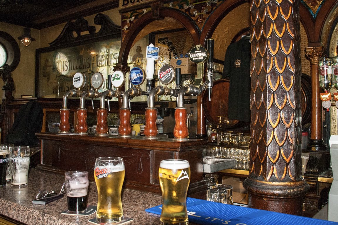 It’s #thirstythursday and we’re in the #templebar area in #dublin enjoying local brews and making new friends.

#templebardublin #dublinireland #irelandtourism #travelwritersuniversity #ifwtwa1 @ifwtwa1