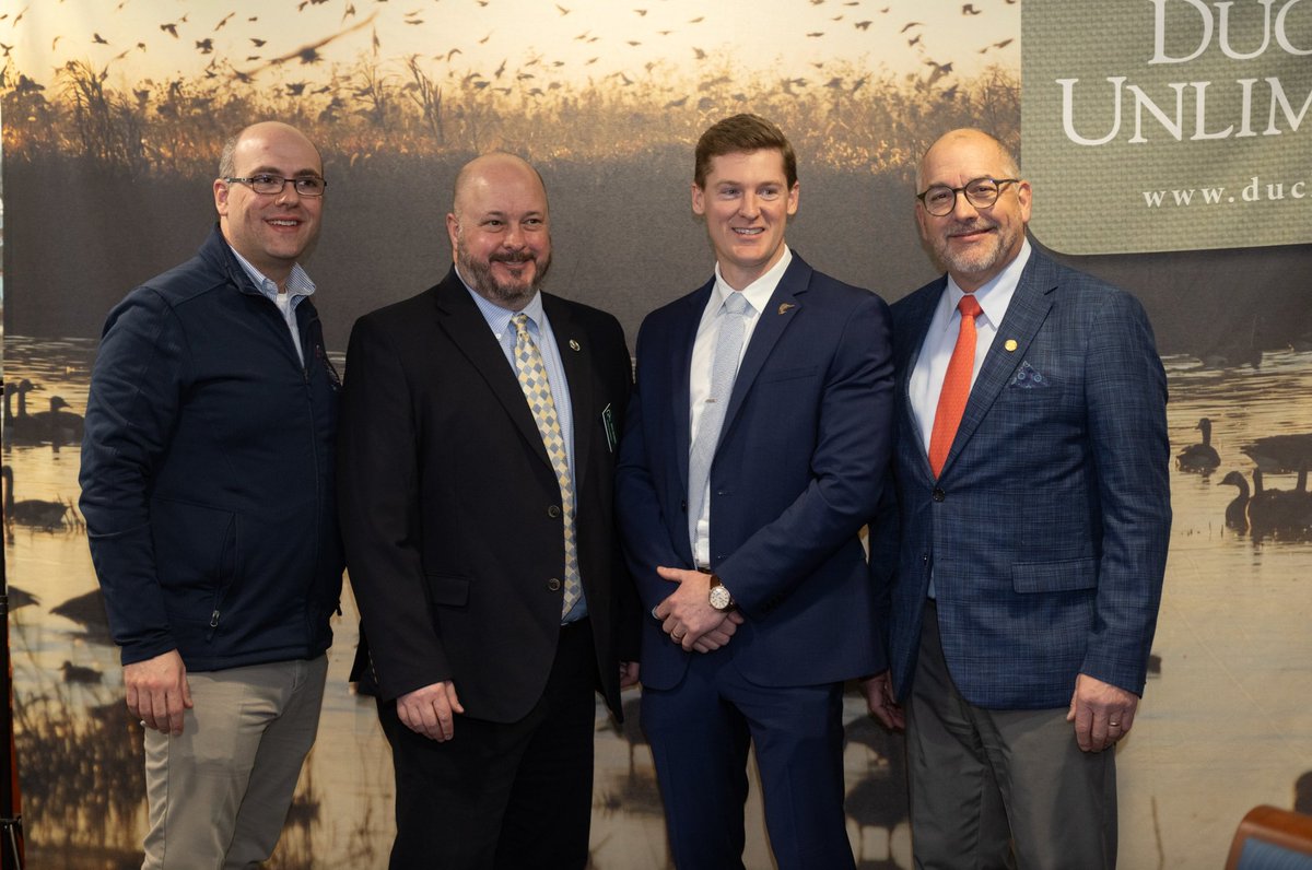 Thank you to @jbellinojr who was honored as Legislator of the Year by Michigan @DucksUnlimited Wednesday for his work on legislation and policy in support of wetland conservation. #dupolicy #conservation #wetlnadsconservation