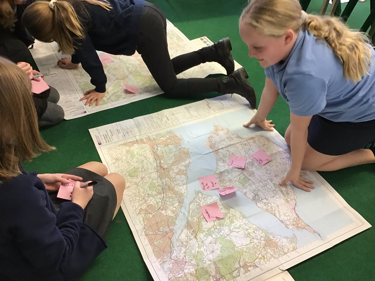 We are geographers!
Tutsan Class engaged in identifying features of rivers and gauging the relief of the land, using contour lines.