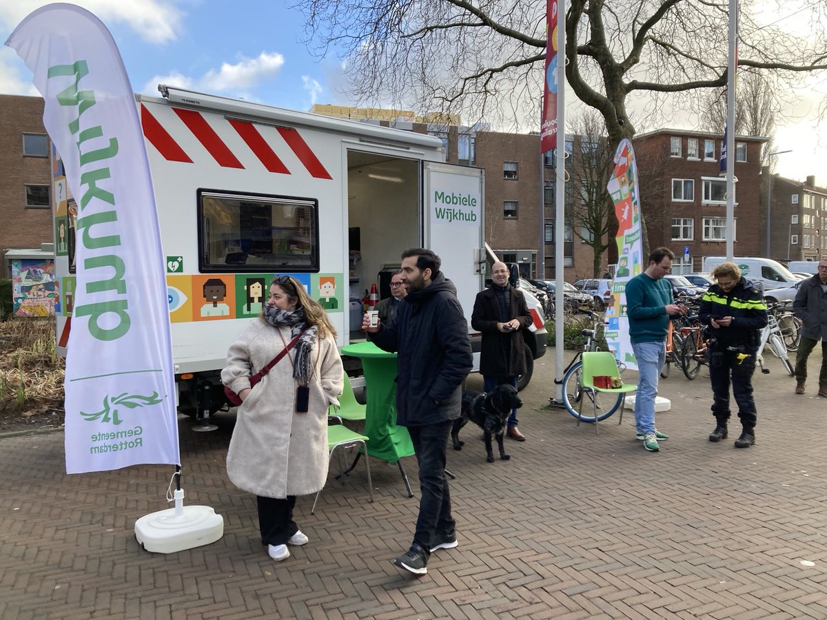Bakkie Kralingen was vandaag op de Vlietlaan neergestreken. Gezellig druk! Ism ⁦<a href="/WRKralingen/">Wijkraad Kralingen</a>⁩ ⁦<a href="/rotterdam/">Gemeente Rotterdam</a>⁩ ⁦<a href="/WRKralingen/">Wijkraad Kralingen</a>⁩