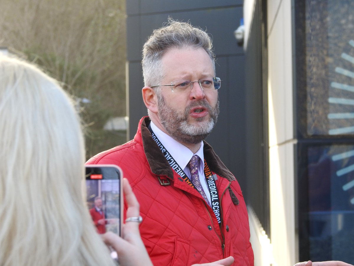 We’re proud to be supporting #LGBTplusHM this February and beyond 🏳️‍🌈 

Today we raised the Intersex Inclusive Pride Flag with representatives from <a href="/KMMSmedschool/">KMMS Medical School</a>, <a href="/christchurchsu/">Christ Church Students' Union</a>, <a href="/canterburyccq/">CCCq</a>, and wider CCCU community. 

> ow.ly/oKne50QwI1v