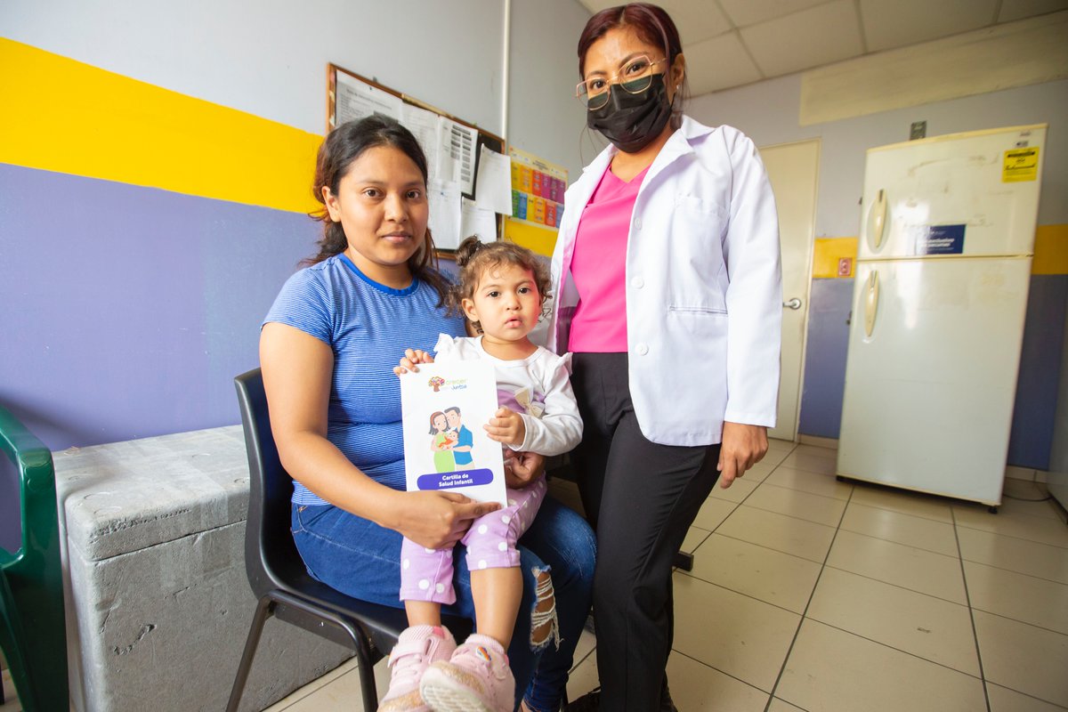 isss_gob_sv's tweet photo. Completa el esquema de vacunación de tus hijos y refuerza sus defensas para regalarles un futuro saludable 👶🏻💉❤️. https://t.co/NOr8zxVLAf