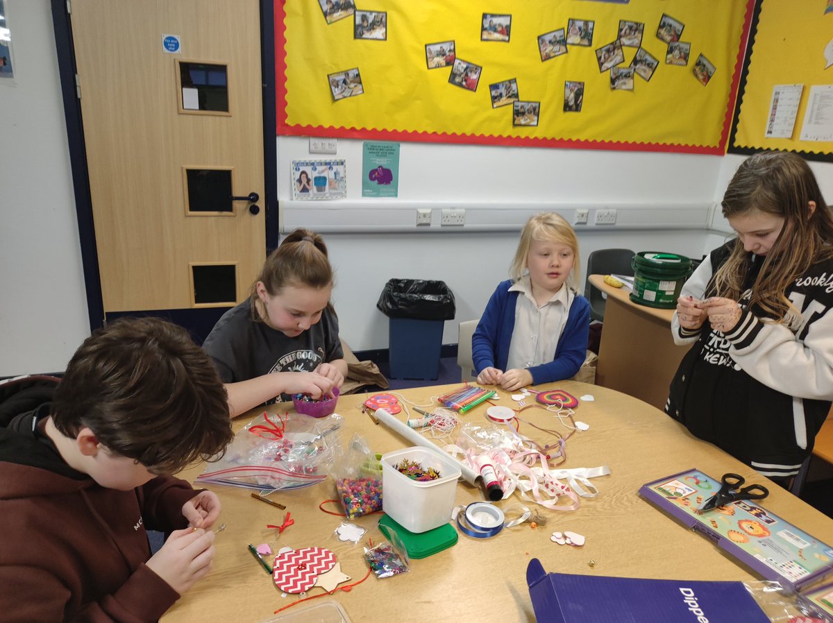 MiniExplorersPD's tweet image. All about ♥️ today. Our #youngcarers group enjoyed crafting ♥️ mobiles and mindfulness colouring cards 🌈 #selfcare #wellbeing #peertopeersupport @PDCSPrimary @actnforchildren