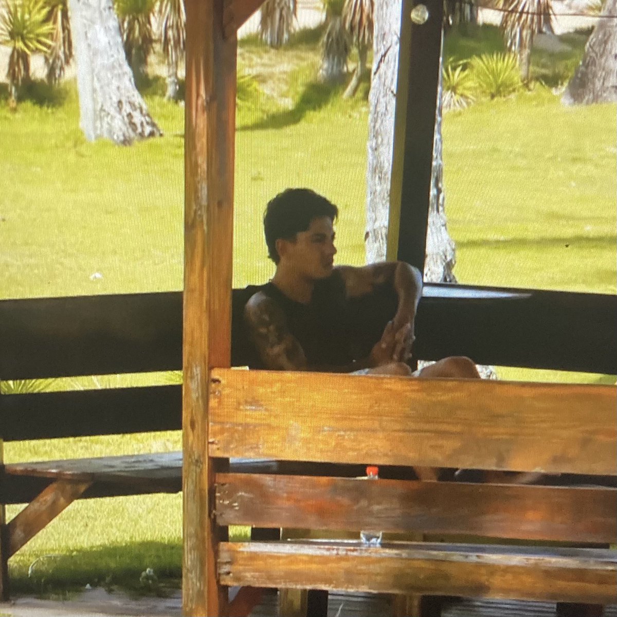 ruth: niko se está liando con otra, cuando me vea se va a cagar, yo se que ha sido el
el niko: