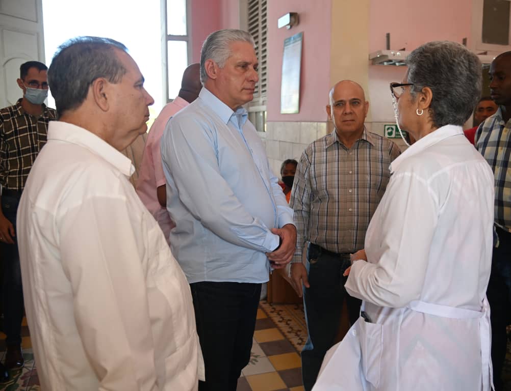 PartidoPCC's tweet photo. Con la visita al municipio Santiago de Cuba culmina el recorrido de @DiazCanelB y @DrRobertoMOjeda por territorios del país para reflexionar sobre las proyecciones de trabajo del Partido Comunista de Cuba para el presente año. Han sido jornadas de intercambios con #GenteQueSuma https://t.co/Brvk6FVbId