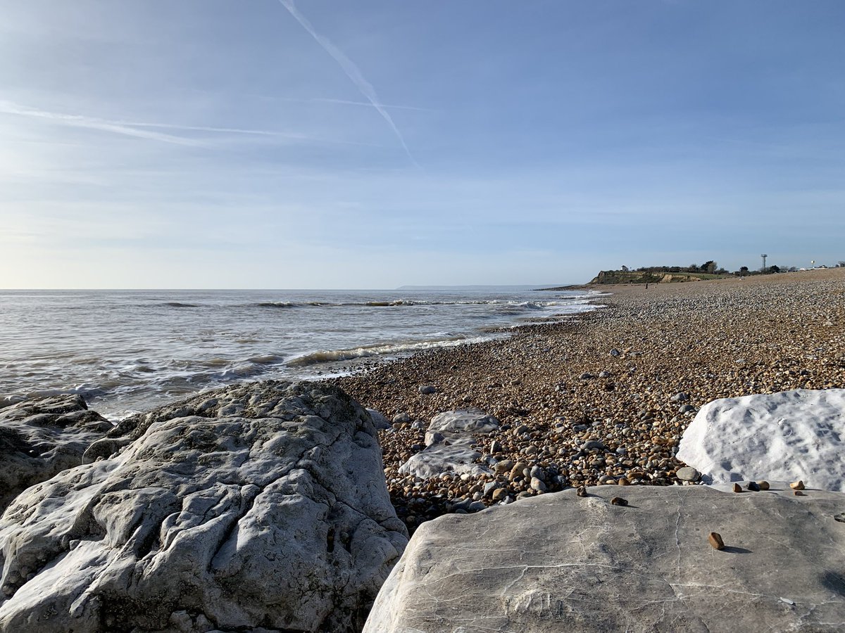 Looking east towards #StLeonards and west to #GalleyHill #SunnySussexCoast an absolutely stunning day and perfect start to February