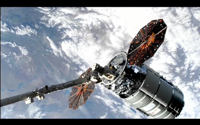 Congratulations to the ISS team on a successful capture of Cygnus NG20.  As part of the Computer Resources sent, HPE SpaceBorne Computer-2, with 130TB of KIOXIA SSDs, is providing updated high performance computing to speed scientific research at the ISS.  image: NASA TV #NG20