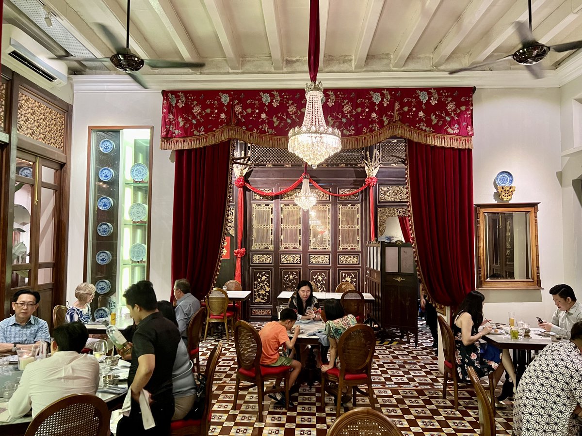 MalayaSingapore's tweet photo. A slice of #Penang
This evening we met up with friends visiting from England for supper at the #SevenTerraces hotel/restaurant for supper in the middle of #GeorgeTown
It’s an interesting setup, basically they converted a whole row of shophouses.
There’s a nice inner courtyard. https://t.co/QRIiAWBHJ6