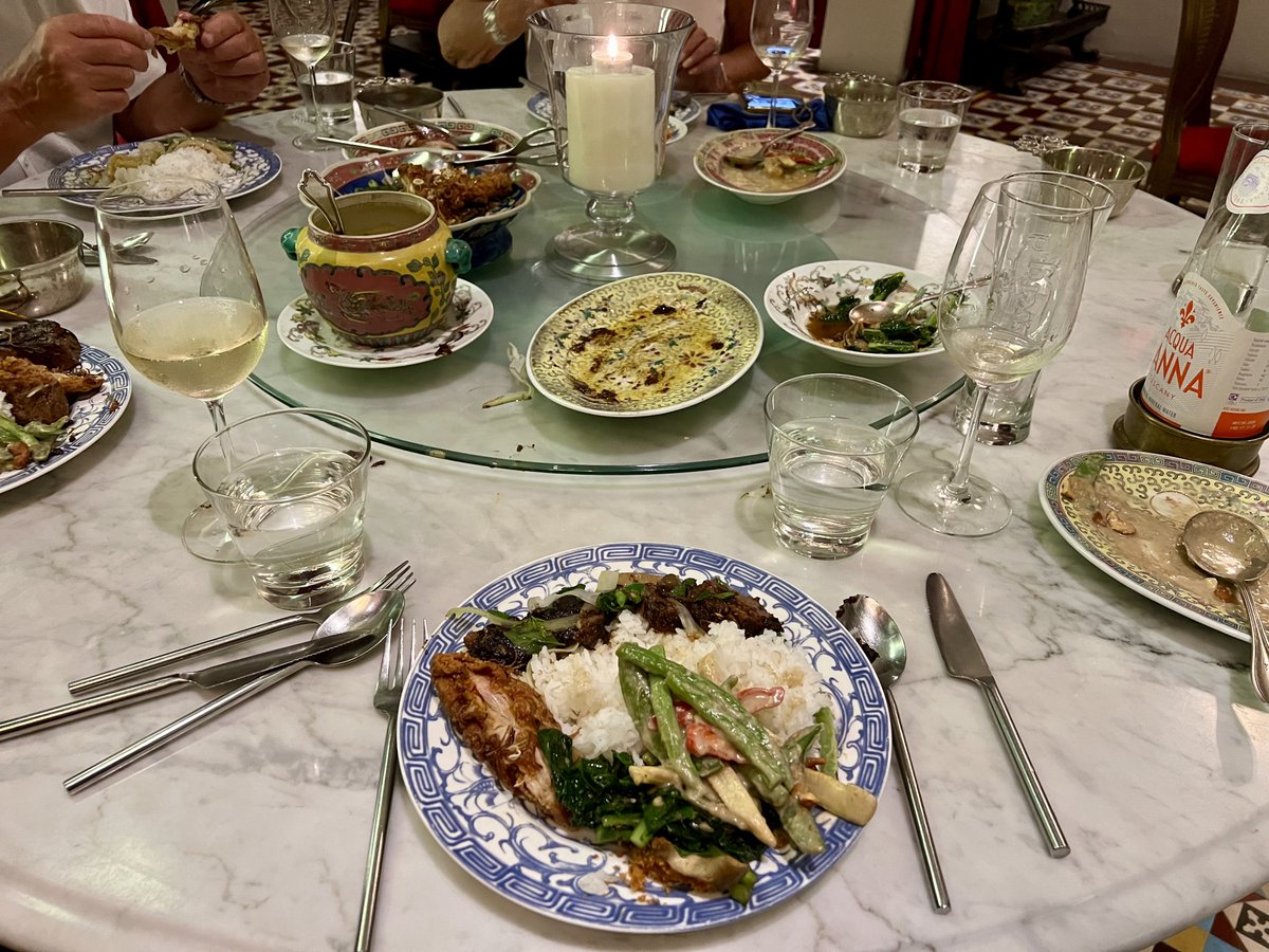 MalayaSingapore's tweet photo. A slice of #Penang
This evening we met up with friends visiting from England for supper at the #SevenTerraces hotel/restaurant for supper in the middle of #GeorgeTown
It’s an interesting setup, basically they converted a whole row of shophouses.
There’s a nice inner courtyard. https://t.co/QRIiAWBHJ6