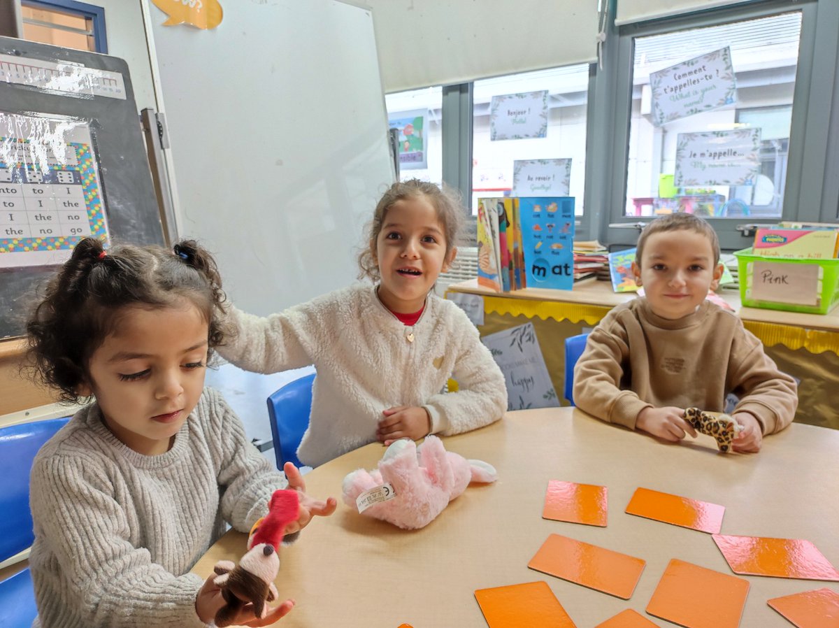 MiniExplorersPD's tweet image. Our youngest #EAL learners enjoying learning new vocabulary😊 and playing games to reinforce meaning #multilingual 🌈 @PDCS_EYandRec @pdcsReception
