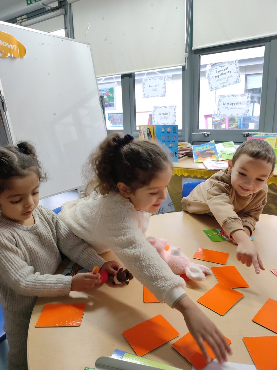 MiniExplorersPD's tweet image. Our youngest #EAL learners enjoying learning new vocabulary😊 and playing games to reinforce meaning #multilingual 🌈 @PDCS_EYandRec @pdcsReception