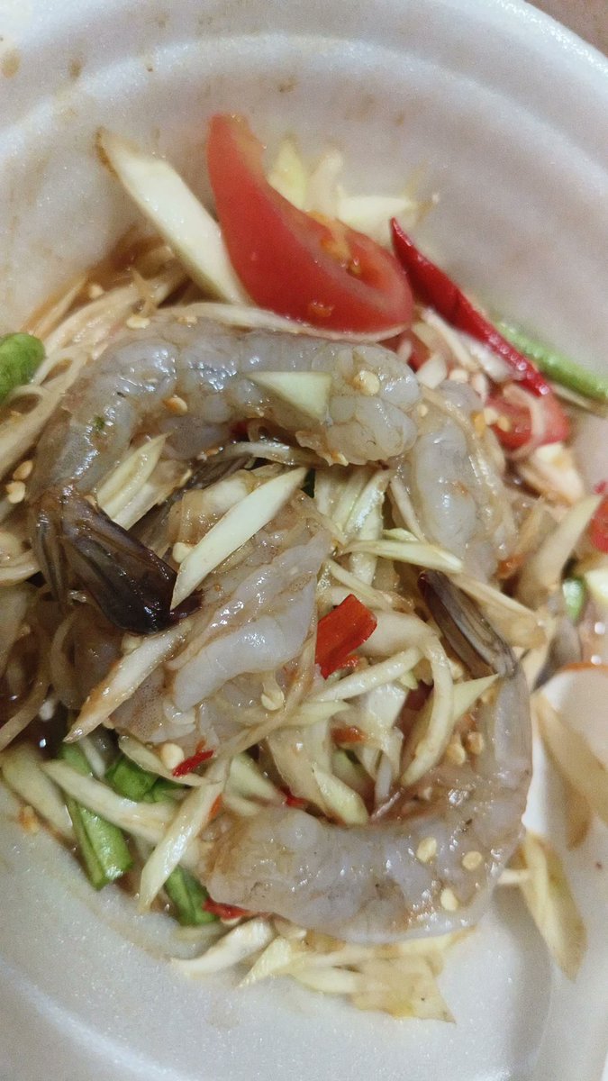 ภัค tweet media