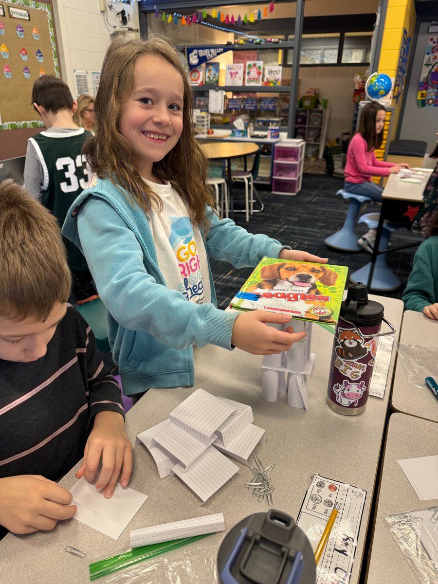 Kenyatta2Hughes's tweet photo. 2nd grade Scientest! Exploring the properties of paper! #PRpride #SAScompass https://t.co/5vmqX1fCnu
