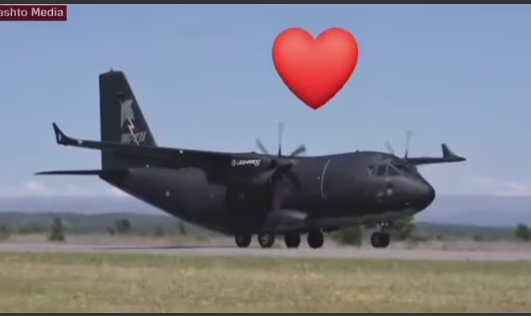 یو ځل بیا چین!
چین د افغانستان هوايي ځواک ته دوه ترانسپورټي الوتکې ورکړې.
یادې الوتکې تیره ورځ ځوان وزیر ته وسپارل شوې!

کاپی