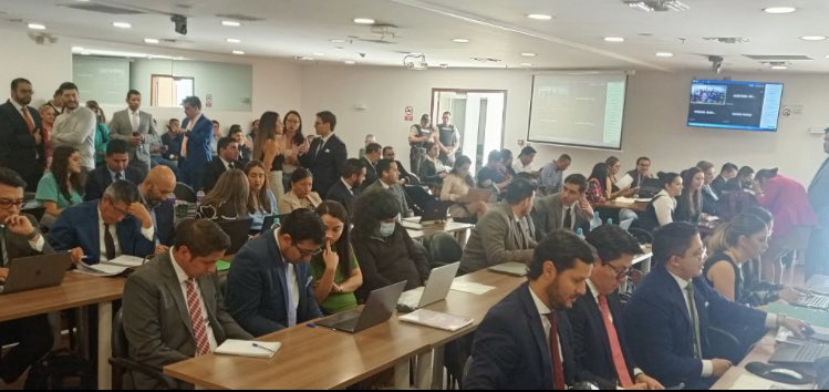 radio_pichincha's tweet photo. 🔴 #ATENCIÓN | La audiencia de juicio del caso #PruebasPCR, en el que se encuentra involucrado el exalcalde de Quito, Jorge Yunda, podría no instalarse. El tribunal de la Corte Provincial de Pichincha se tomaría hasta el lunes para resolver por escrito pedidos ingresados, semanas atrás, por las defensas.