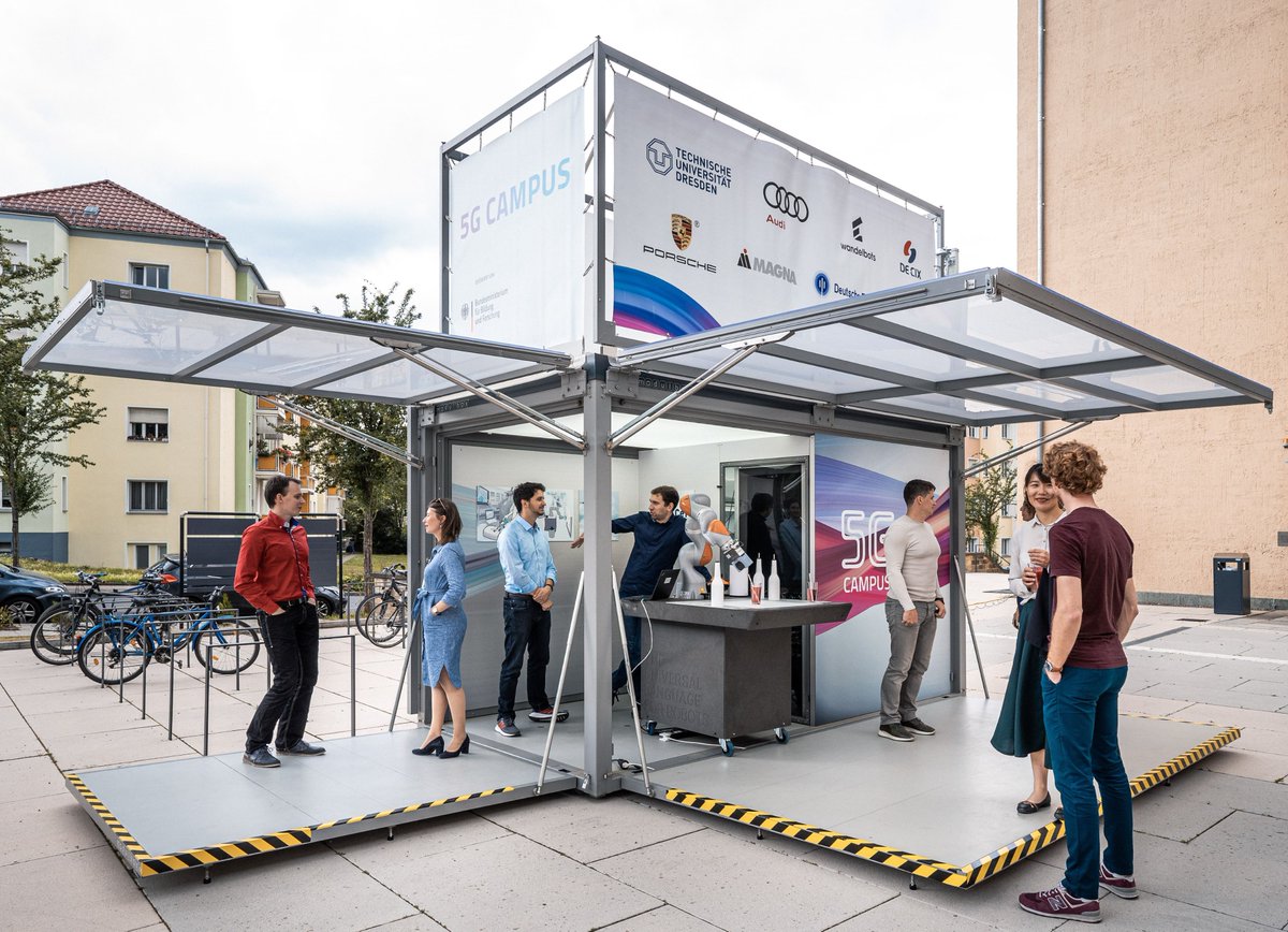 We are proud to present the ultrafast #5G network built on the @tudresden_de⚡campus, the result of a collaboration with #CampusGenius📡The project, led by our research hub, is set to redefine #connectivity and innovation.👉shorturl.at/cwH34 @TU_Muenchen @BMBF_Bund @LHub42
