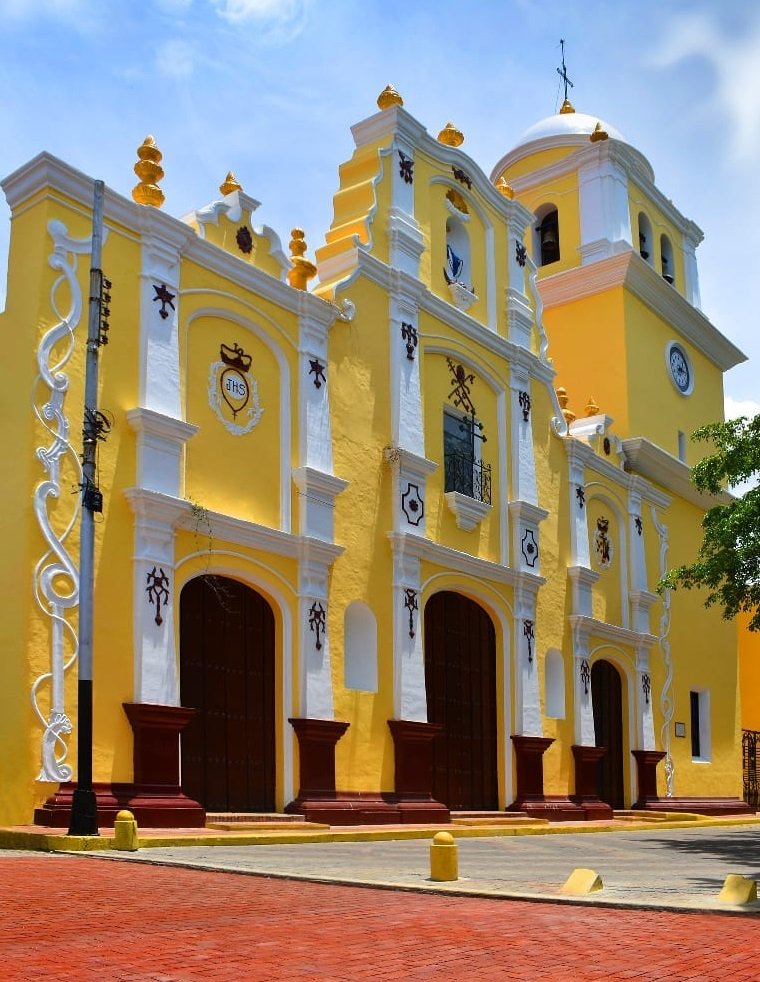 Envío mi saludo y felicitaciones al pueblo noble, bolivariano e invicto de la Villa de Todos los Santos de Calabozo. Celebro junto a ustedes el cumpleaños 300 de esta tierra fértil, llena de gloria, de poetas, cantores y patriotas, pido a Dios sus bendiciones para su gente buena,