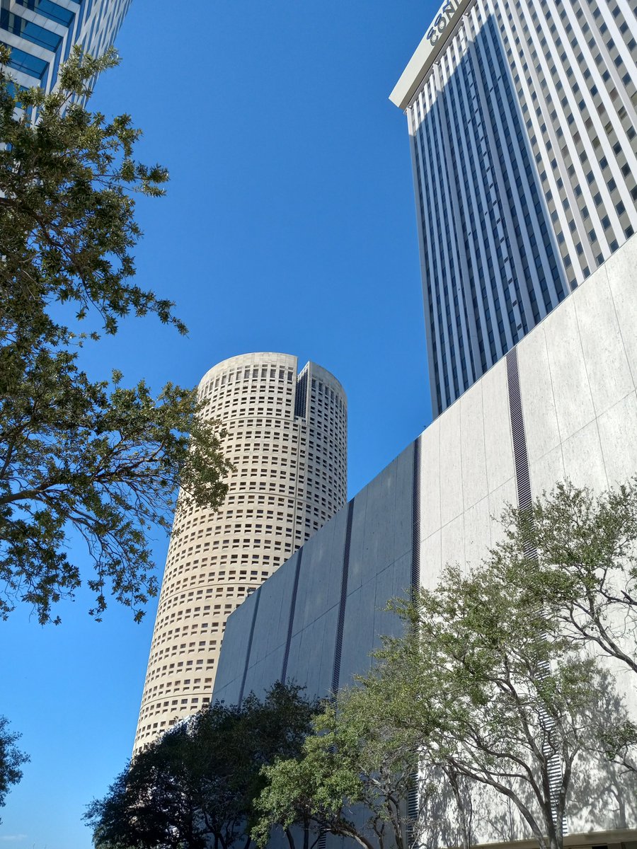 3/ #Thursday #Thursdayvibe #DowntownTampa @CityofTampa #CityofTampa #TampaFL #TampaFlorida #Tampa #DiscoverTampa #ExploreTampa #EverydayTampa #TampaLife #TheStreets #StreetPhotography #PhotoWalk #outdoors #photographylife #photography #Tampaphotography #tampaeats #tampafoodie