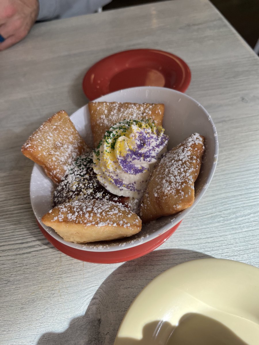 InsideTheLeague's tweet image. Beignets, baby. This Is why Mobile is the best. #RubySlipper #LastDay ⁦@seniorbowl⁩