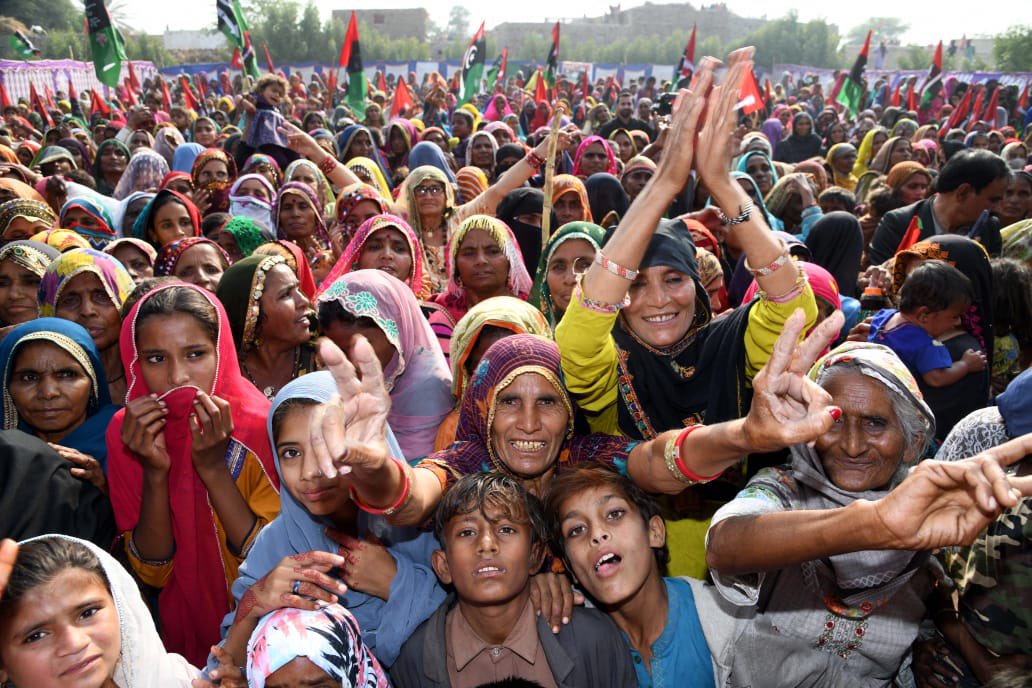 MediaCellPPP's tweet photo. بی بی آصفہ بھٹو زرداری کی سانگھڑ کے علاقے کنڈیاری میں منعقدہ کارنر میٹنگ میں شرکت، خواتین کی بڑی تعداد کارنر میٹنگ میں موجود ، فضاء میں جئےبھٹو اور وزیر اعظم بلاول کے نعروں کی گونج
@AseefaBZ 
#چنو_نئی_سوچ_کو https://t.co/hNFpt6fzQ9
