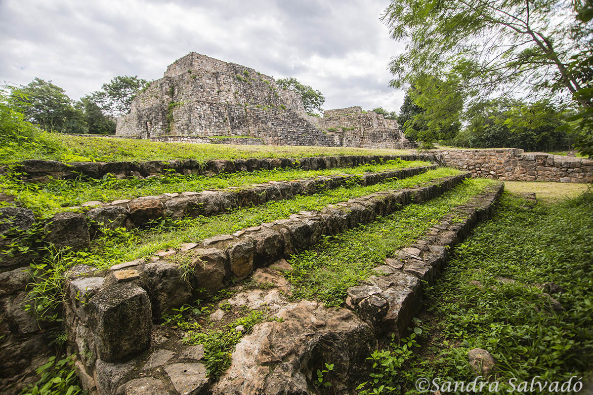 Adoro Oxkintok, siempre descubro algo nuevo 💛
#oxkintok #yucatan #zonasarqueologicas 
🚗72 kilómetros al sur de Mérida, camino a Campeche.
💲75 pesos por persona, menores de 13 no pagan.
⏱️abierto todos los días de 8 a 5 de la tarde.
👉🏽INFO COMPLETA: goo.gl/kzG99s
