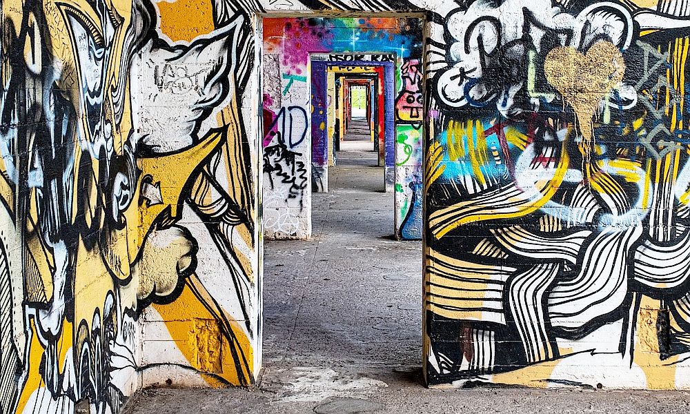 „Irgendwann gibt es diesen Kipppunkt“ - Gespräch mit <a href="/JoergFingerhut/">Joerg Fingerhut</a> &amp; Gal Kirn über urbane &amp; innere #Unruhe im Rahmen v. #GemeineStadt, einem Projekt der Berliner Landeszentrale für pol. Bildung in Koop. mit @DittusSabrina &amp; metroZones. Zu finden unter: tinyurl.com/ypyy92jk