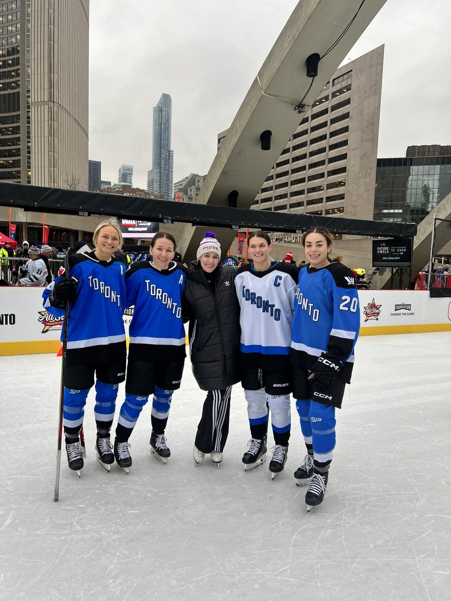 Pretty casual skate at Nathan Phillips Square with some local Olympians today… nbd. 🤩 #NHLAllStar