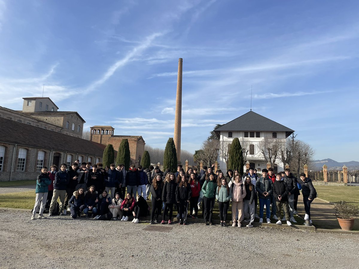 LaSalleManlleu's tweet image. 🏭 Els alumnes de #4ESO visiten la Colònia Rusiñol i Cau Faluga per aprofundir els seus coneixements del passat industrial de la nostra ciutat.
.
👉🏻 Una visita interessant dirigida pels responsables del @museudelter 
.
#sortides #CiènciesSocials #història #Gràcies #SomLaSalle
