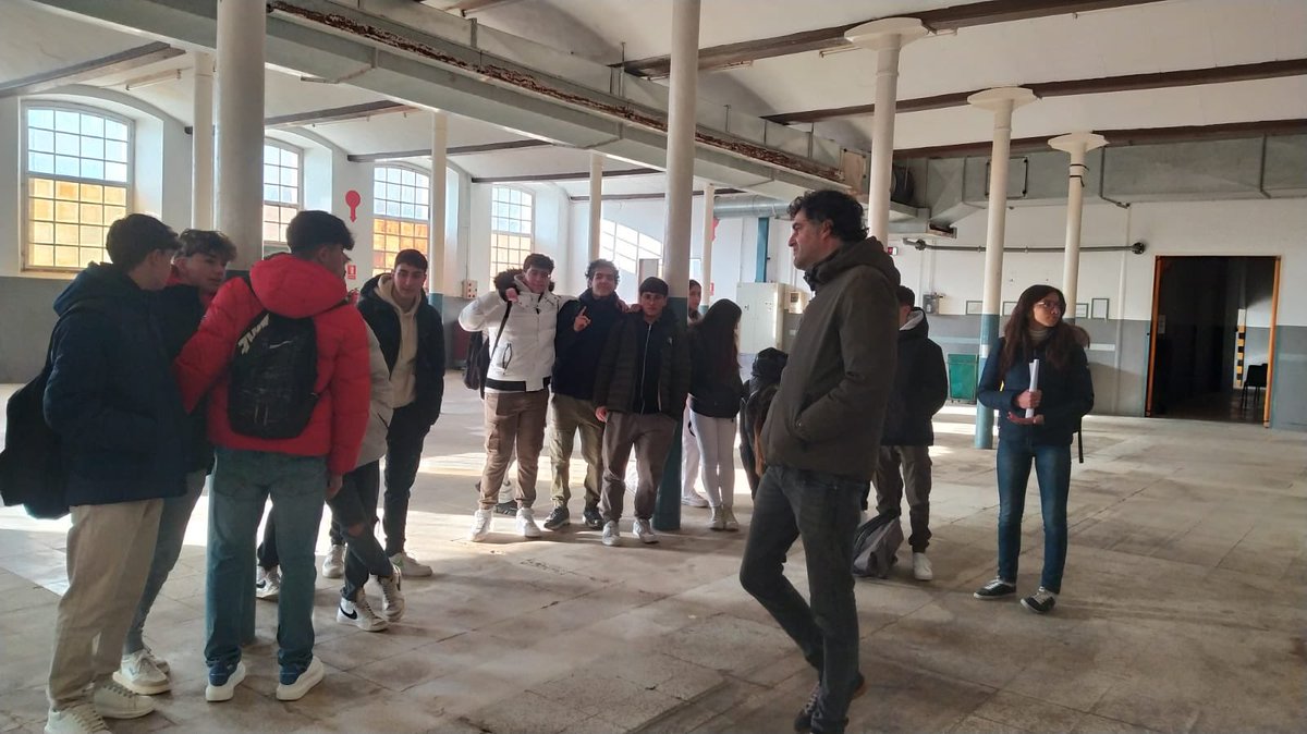 LaSalleManlleu's tweet image. 🏭 Els alumnes de #4ESO visiten la Colònia Rusiñol i Cau Faluga per aprofundir els seus coneixements del passat industrial de la nostra ciutat.
.
👉🏻 Una visita interessant dirigida pels responsables del @museudelter 
.
#sortides #CiènciesSocials #història #Gràcies #SomLaSalle