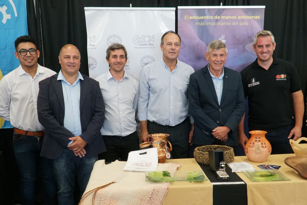 En Paraná presentamos la Fiesta Nacional de la Artesanía junto a la secretaría de Turismo de Entre Ríos, los legisladores de del Departamento y el secretario de #Turismo de Colón.

Promocionamos el destino invitando a vivir la #Experiencia  Colón y el máximo evento de la Ciudad