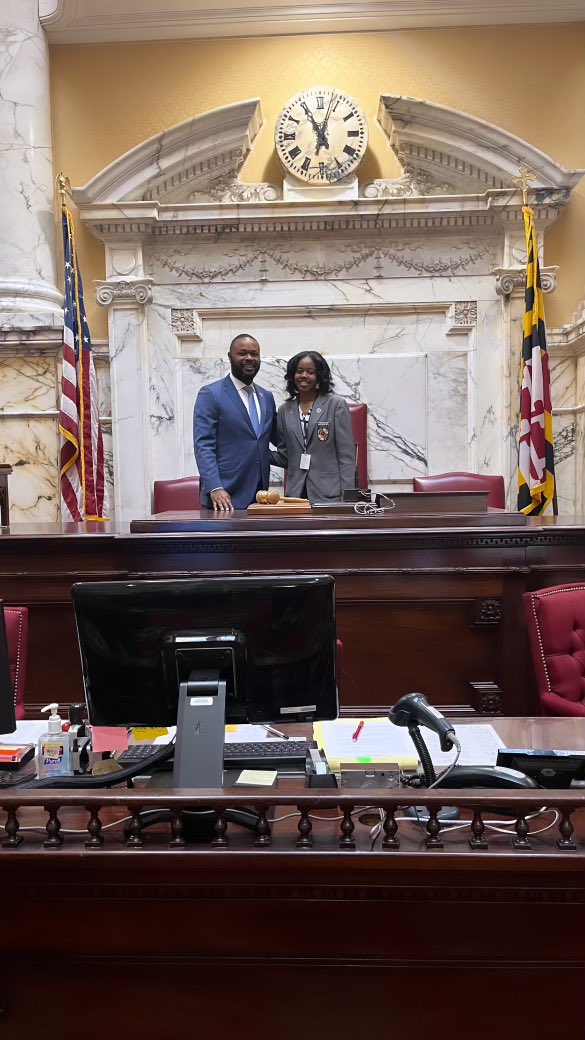SenatorMcCray's tweet photo. Met Ariana Stephens, a Page with an outstanding 5.0 GPA heading to UMBC! π Rare gem from our district. Let's celebrate academic excellence and encourage others to explore the Page Program. Our future leaders are right here! #ArianaStephens #PageProgram #UMBC #DistrictPride https://t.co/uf76DlwVm6