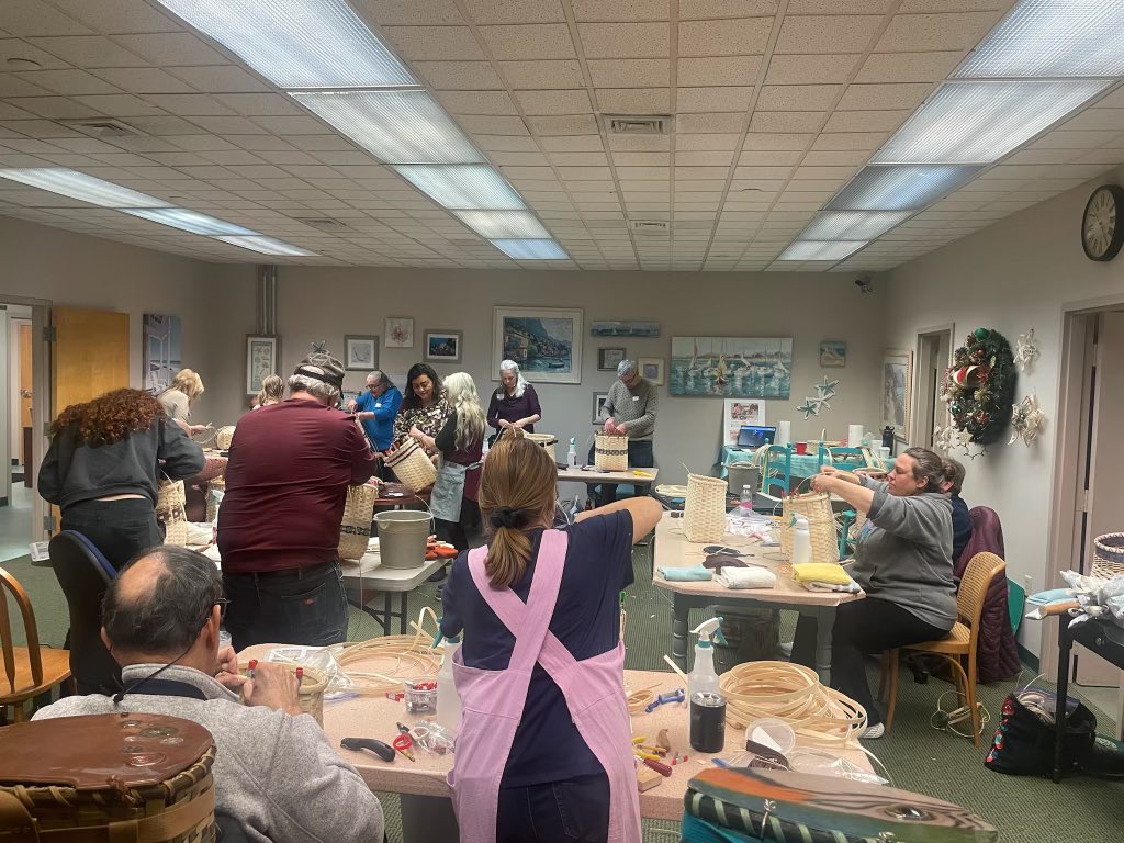 Saturday’s class at HH Perkins was a blast! As they say “A packed class for backpacks!” We had a fun day of teaching and weaving Adirondack Backpacks. The students did a tremendous job! Check out our website for details on upcoming classes. #weaverfever #SundaysAreForTheCrafts