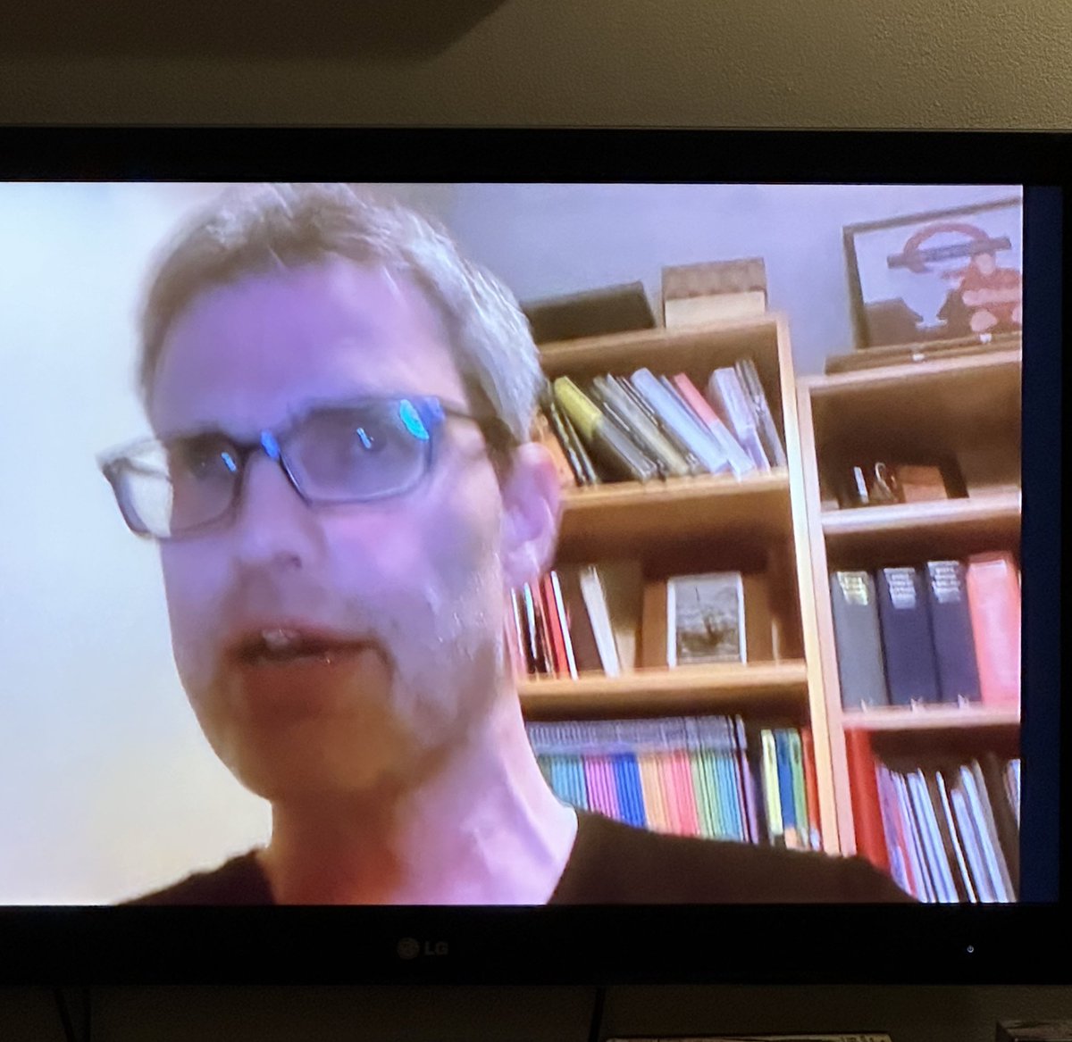 Så ska en bokhylla se ut, <a href="/m_christenson/">Marcus Christenson</a> 👏

(Från deadline day-sändningen på <a href="/fotbollskanal/">Fotbollskanalen</a>.)