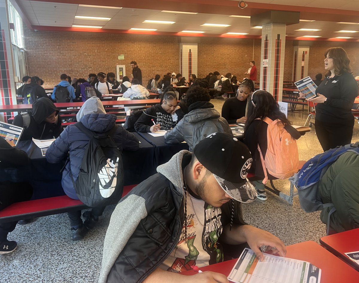 FFFCUofMD's tweet photo. Today we kicked off our new #Adulting101 program with Woodlawn High School! Our volunteers had a blast helping 100 students navigate the budgeting simulation and make important financial decisions. Read more on our website: https://t.co/EQxCzqXPa2
#TeamBCPS #FFFCUdifference https://t.co/zfsIABtyPS