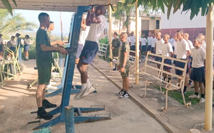 En el <a href="/Canlo_Oficial/">CANLO SUCRE</a>  se efectuó Prueba Actitud Física al personal de Alumnos del Curso de Formación para Tropa Profesional "TTE. PEDRO CAMEJO" de la Escuela de Policía Naval Núcleo Sucre (EPNSU) 🚔 🚨  y la Escuela de Infantería de Marina Bolivariana (EIMB)🐊