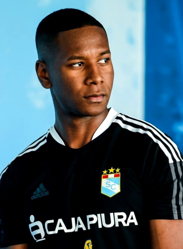 BSCervecero's tweet photo. @Denilson_Jarde
vía #EstudioFútbol: "Adrían Ascues ya se incorporará a los entrenamientos después de su particiáción con la selección sub 23. Jostin Alarcón ya está apto para jugar sin ningún problema." https://t.co/wrMC2GYuOr